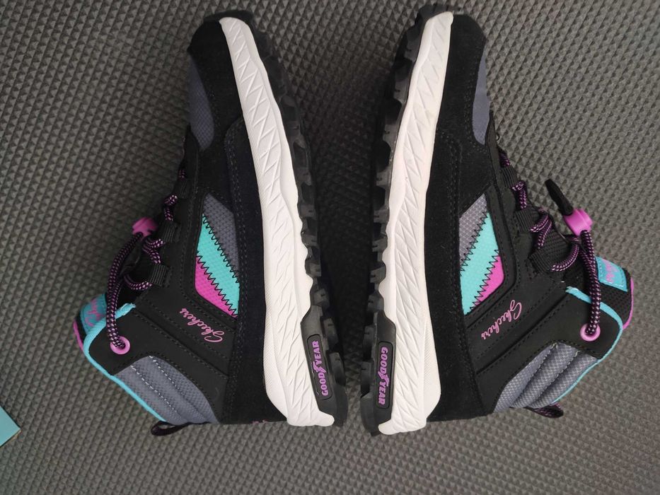 Дитячі демісезонні черевики для дівчинки Skechers Let's Explore 302949L