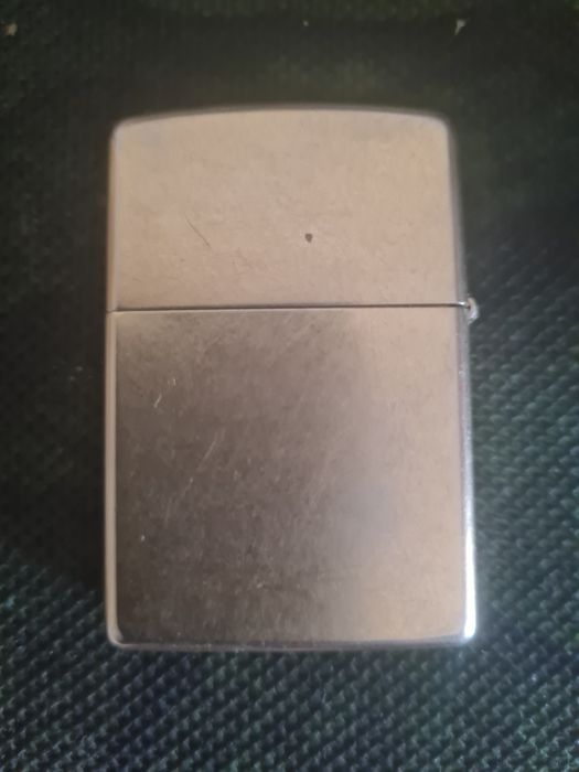 Isqueiro zippo dourado