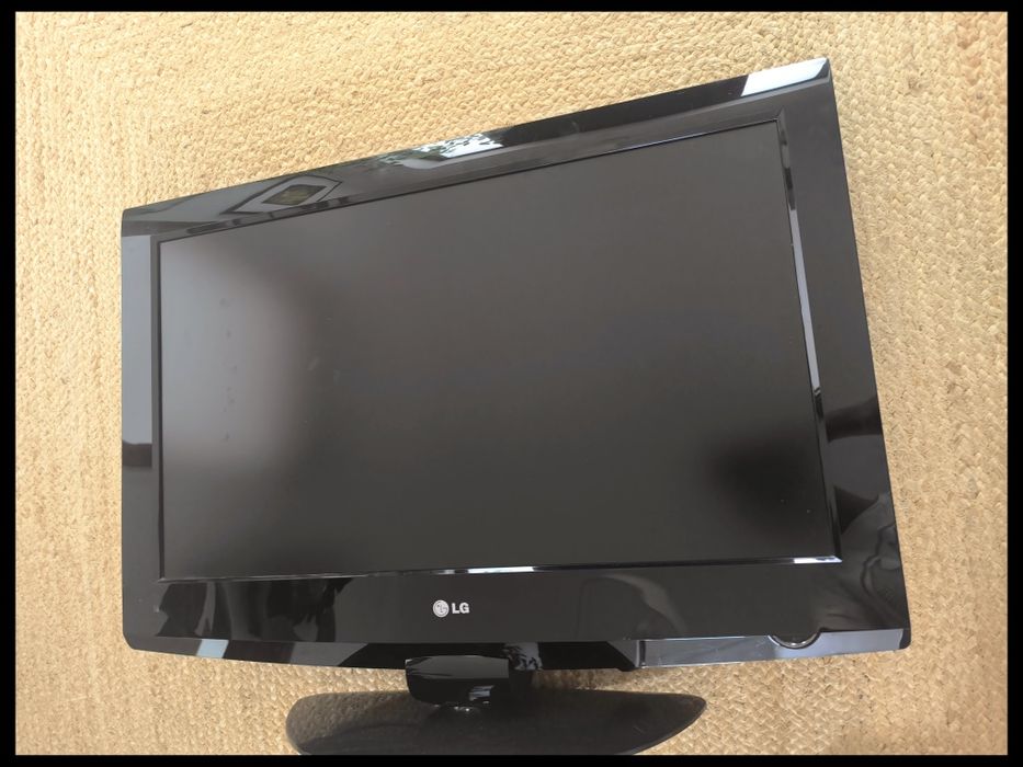 Televisão LG 32 - cabo e suporte