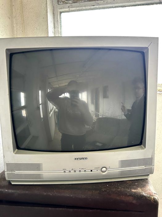 Televisão Vintage Samsung CRT – Ideal para Retro Gaming