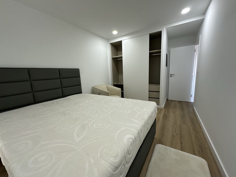 T2 mobilado com 2 suites centro de penafiel