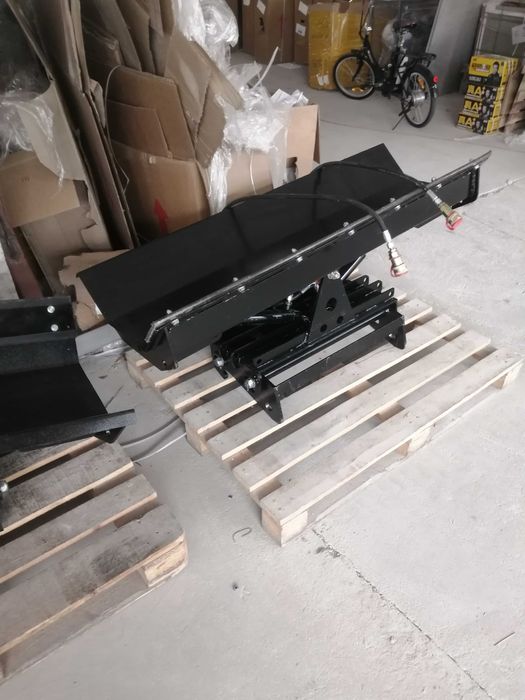 Новый погрузчик  электрический  ( навантажувач  електричний ).