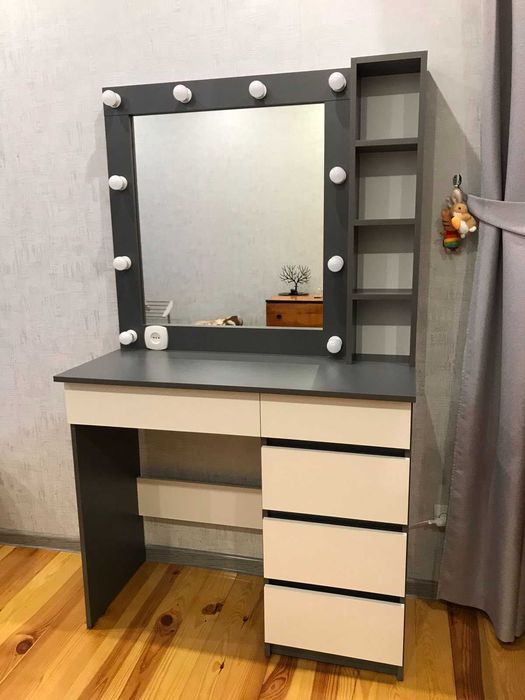 Туалетный столик, бьюти столик. С подсветкой, с лампочками