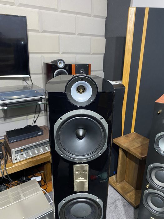 Triangle Genese Lyrr black piano