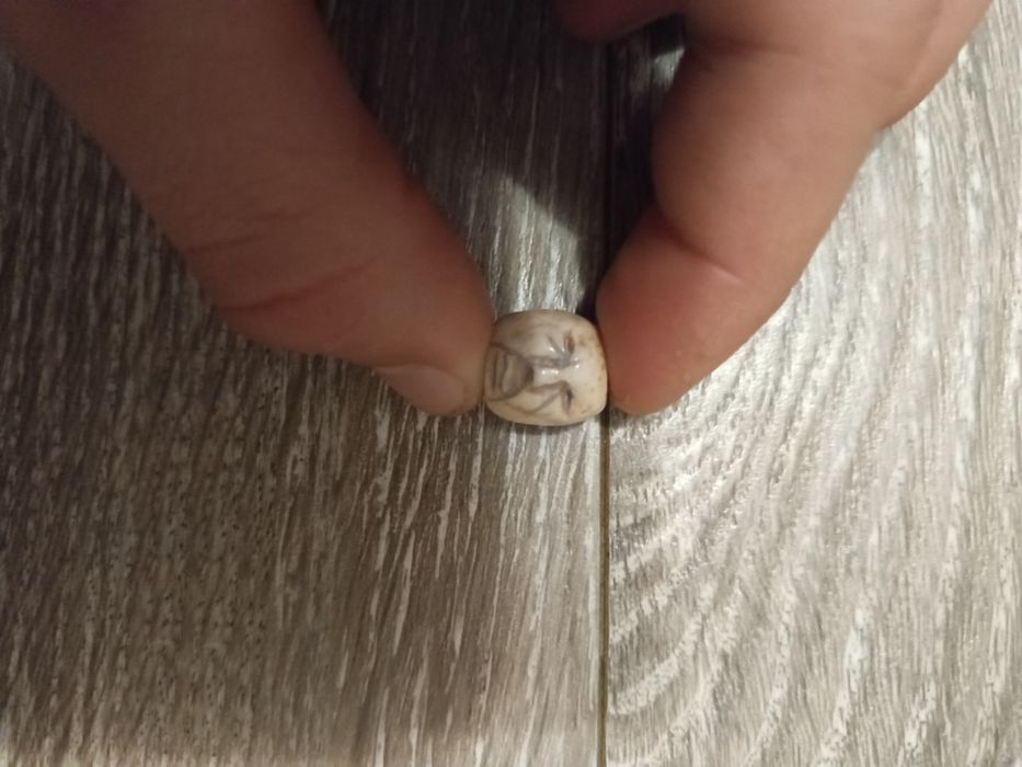 Темляк з рога оленя .
Ручна робота брилок з кості