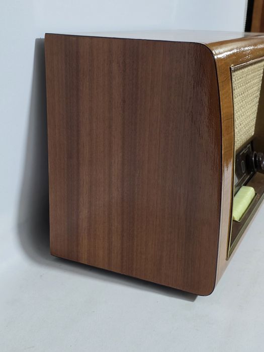 Rádio antigo reparado SABA