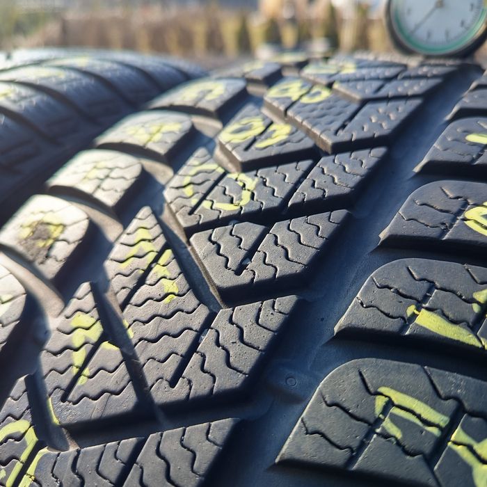 225/45R18 Pirelli Sottozero 3