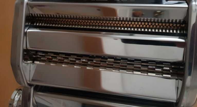 Máquina de esticar e cortar várias formas de massa NOVO ENVIO - GRÁTIS