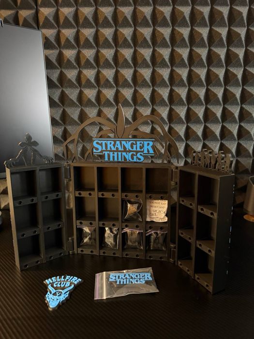 В НАЯВНОСТІ! Поличка підставка для фігурок Stranger Things Funko Pop