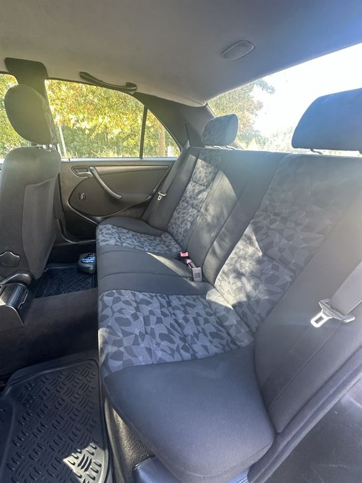 Mercedes-Benz c200