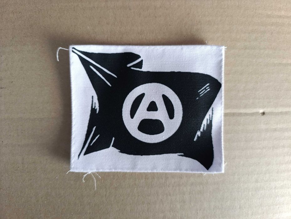 flaga z anarchią