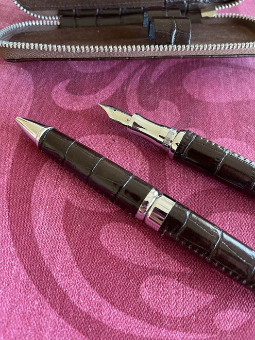 Conjunto canetas Cerrutti em pele crocodilo