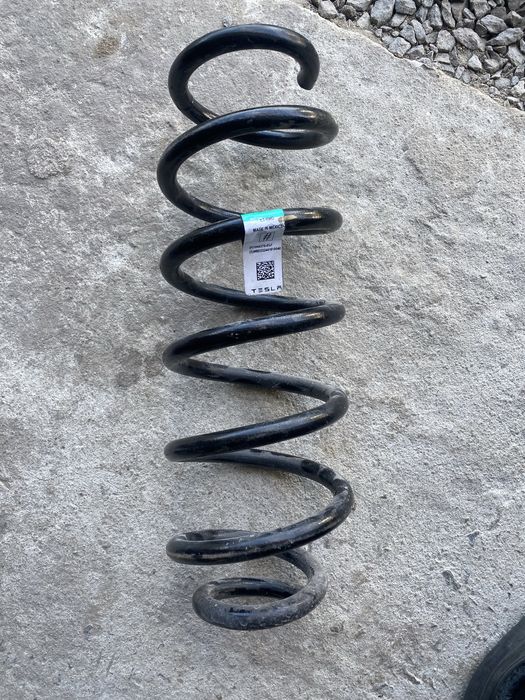 Пружина Tesla 3 передня 1044379-03-F