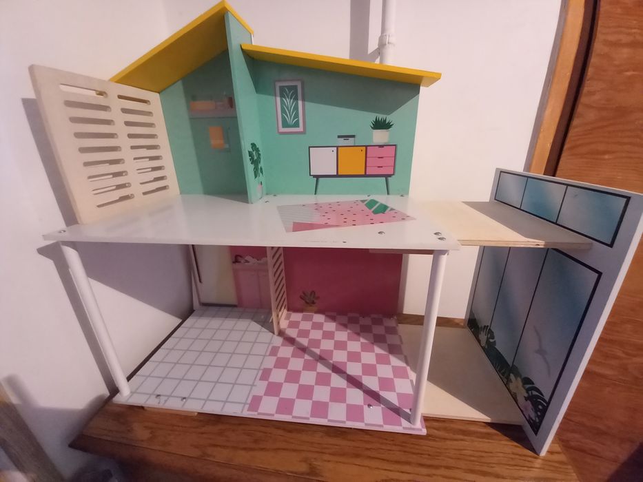Sprzedam zabawkowy domek dla lalek  wysokość 68 cm