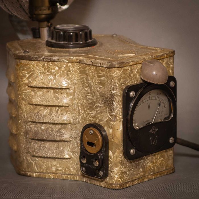 Стабілізатор напруги з лампою Едіссона.