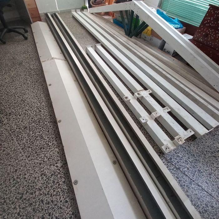 Estrutura de ferro galvanizado para cobertura exterior/ alpendre