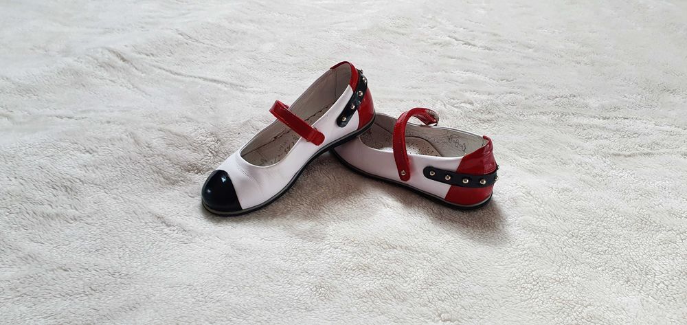 Buty baleriny Bartek białe skórzane eleganckie rozmiar 29 stan bdb