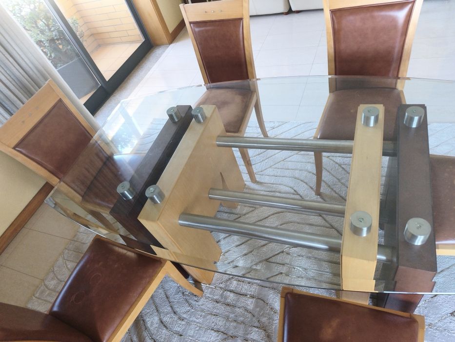 Mesa de sala com 6 cadeiras