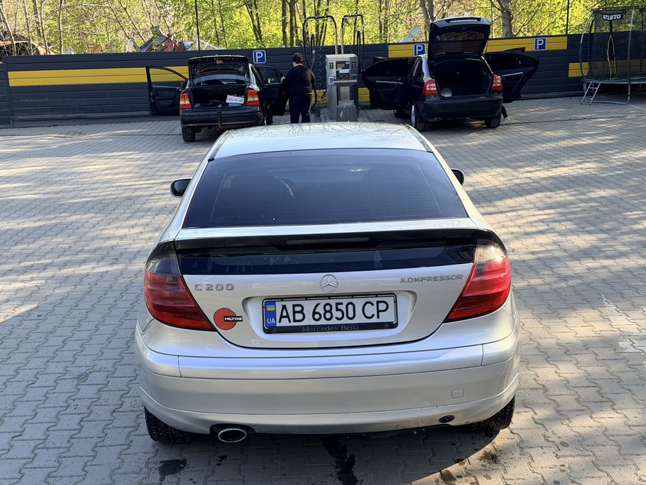 Mercedes-Benz C200