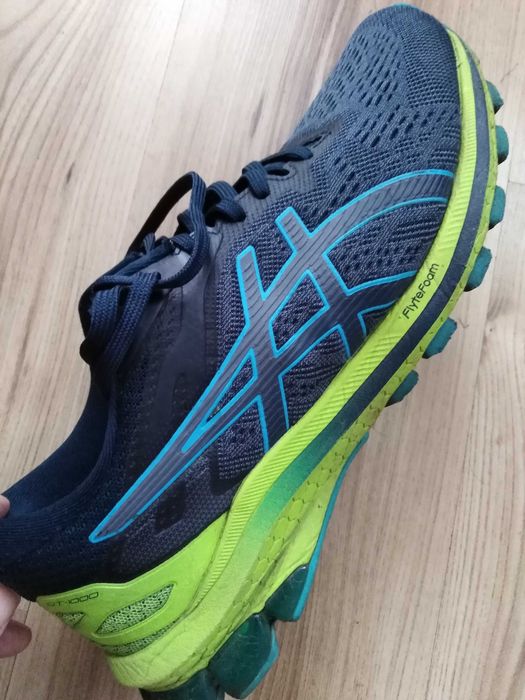 Buty ASICS. Bardzo ładne.