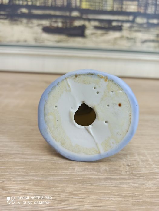 Porcelanowa figurka – świecznik, postać kobiety