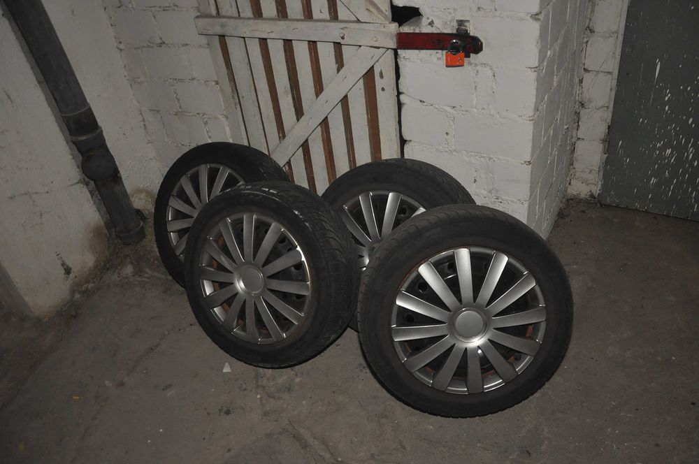 Felgi stalowe z oponami zimowymi z czujnikami ciśnienia