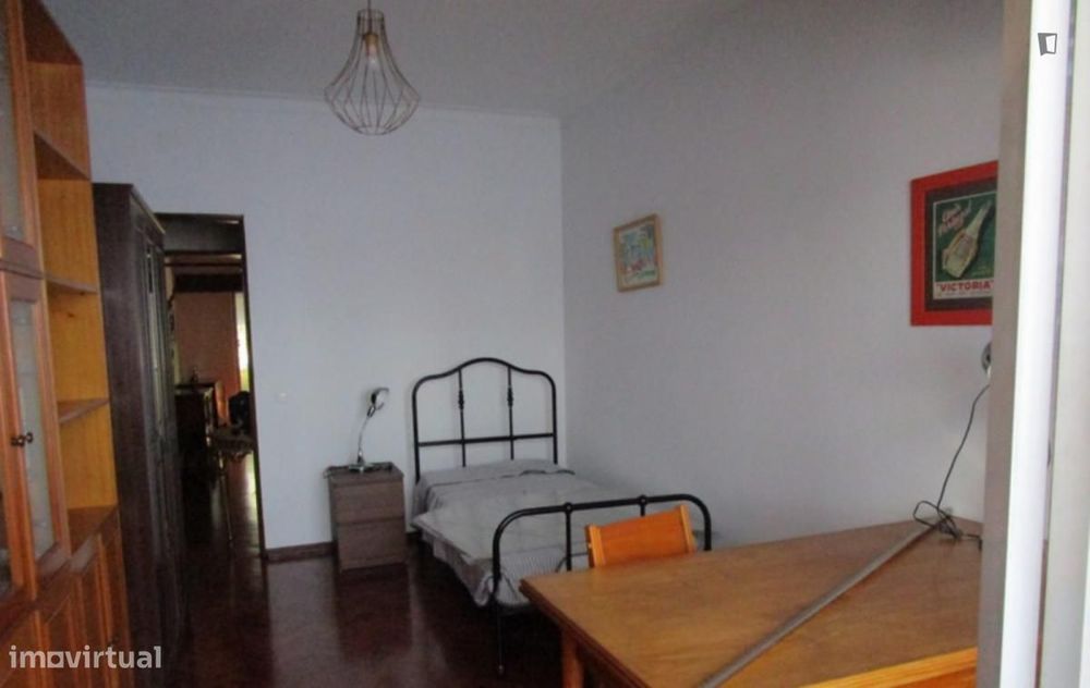 Quarto - localizado em Benfica Lisbon