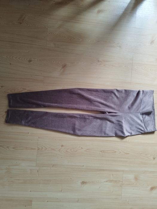 Świetne legginsy welur z marszczeniem push'up XS