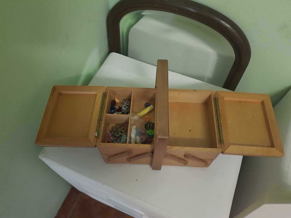 Caixa de Costura em Madeira