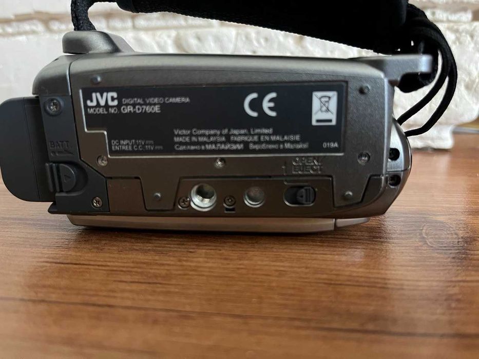 Відеокамеруа JVC GR-D760E