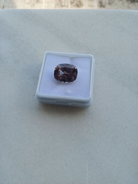 Alexandrita Natural com Mudança de Cor  6 Kilates