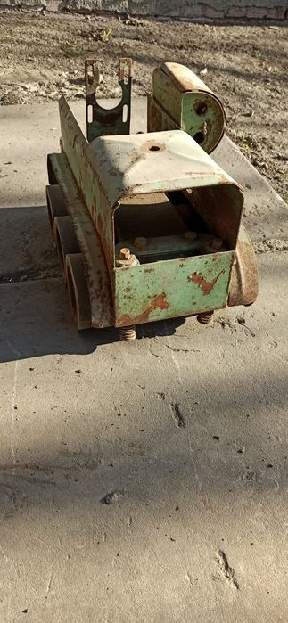 Автоподатчик (луноход) для строгального и фрезерного станка и стойка к