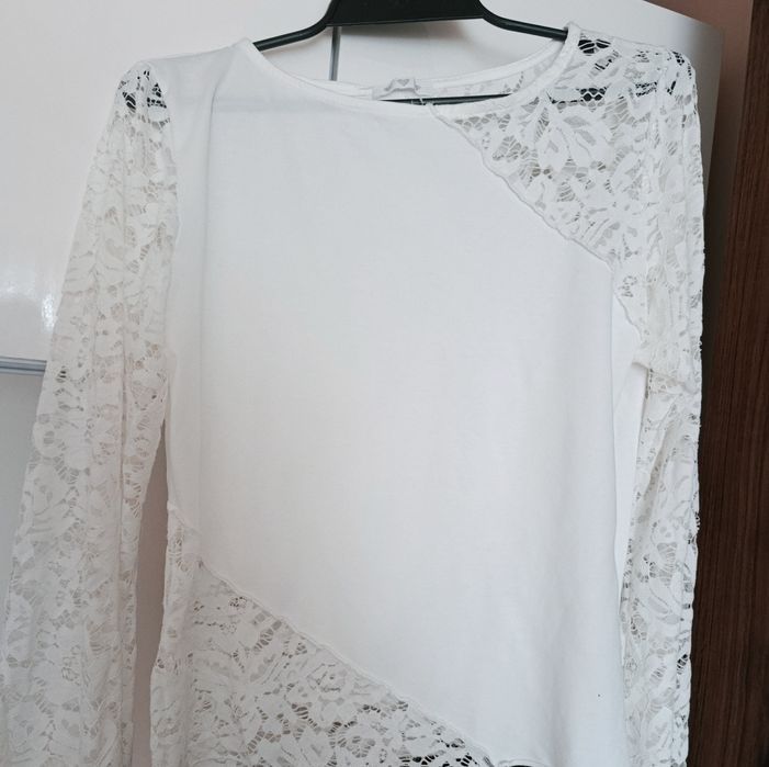 Bluzka z koronką biała