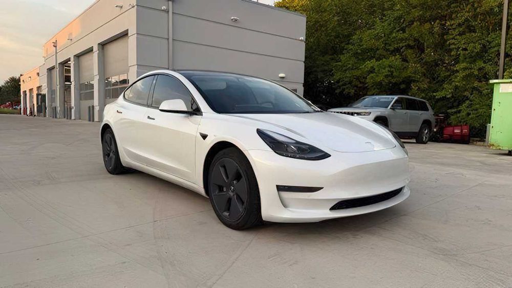 Tesla Model 3 Long Range      2022