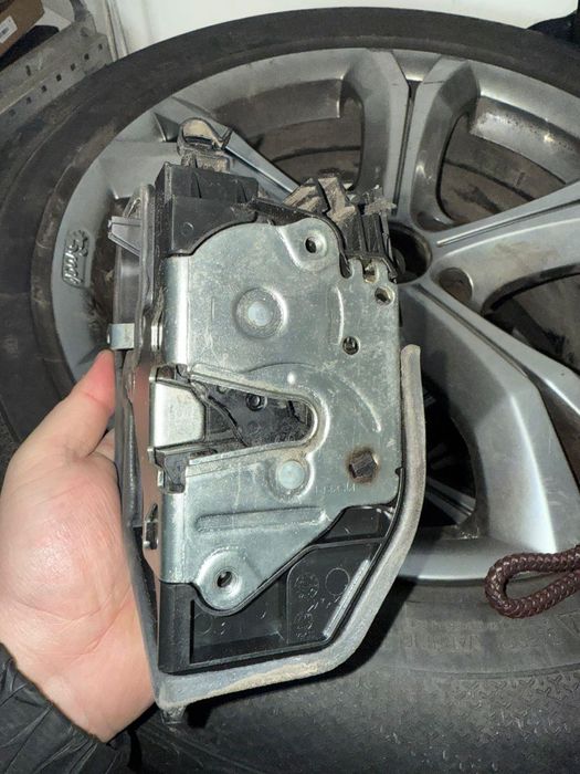 Замок дверей BMW