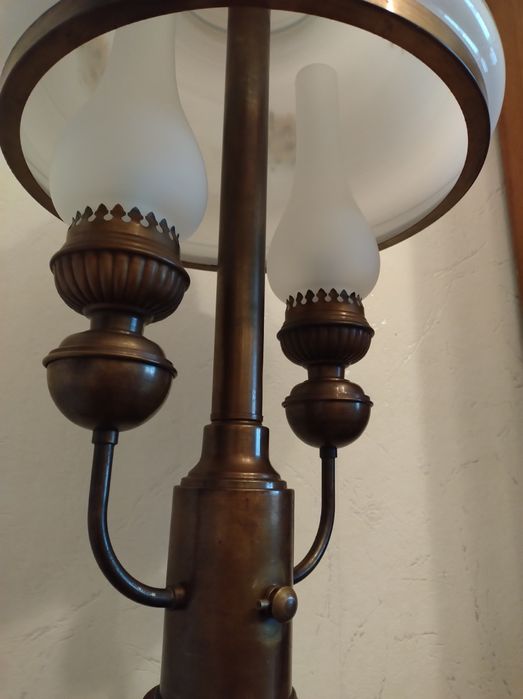Lampa podłogowa drewniana vintage.