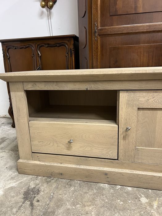 Drewniana Szafka RTV/Raty