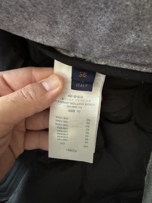 acolchoada Louis Vuitton cinza monograma menino tamanho 36