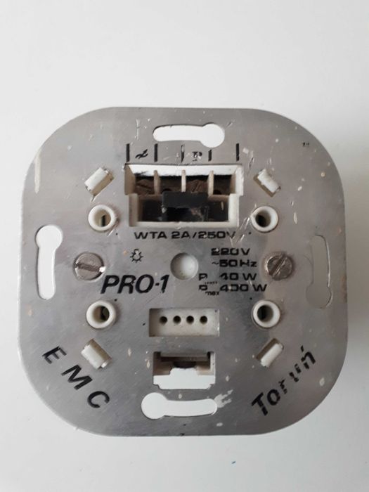 Wylącznik ścienny ze ściemniaczem