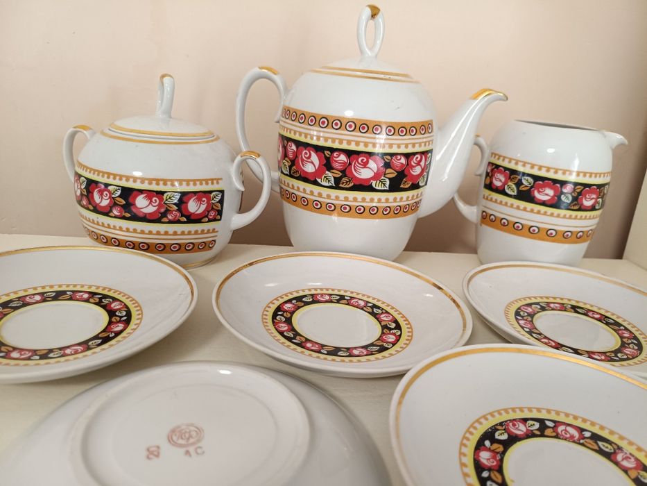 Залишки чайних сервізів.