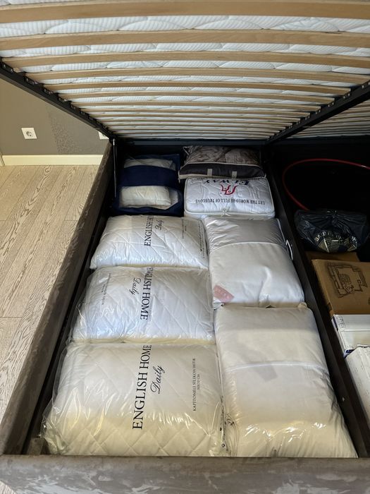 Ліжко двоспальне 200 на 220