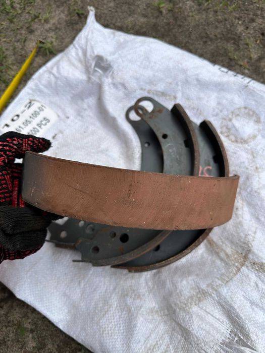 Тормозние колодки УАЗ  "Волга Газ