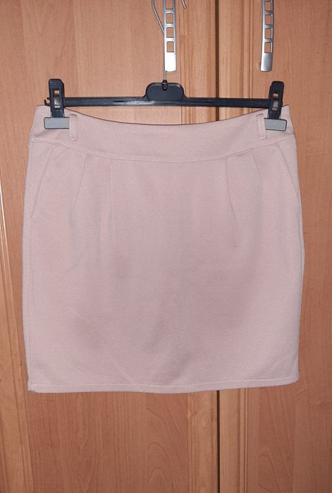 Ołówkowa spódnica mini