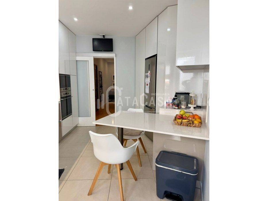 Apartamento T3 Duplex no centro de Esgueira para venda