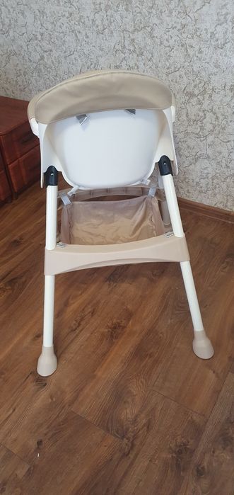 Столик для годування