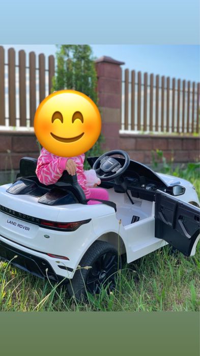 Дитячий електромобіль