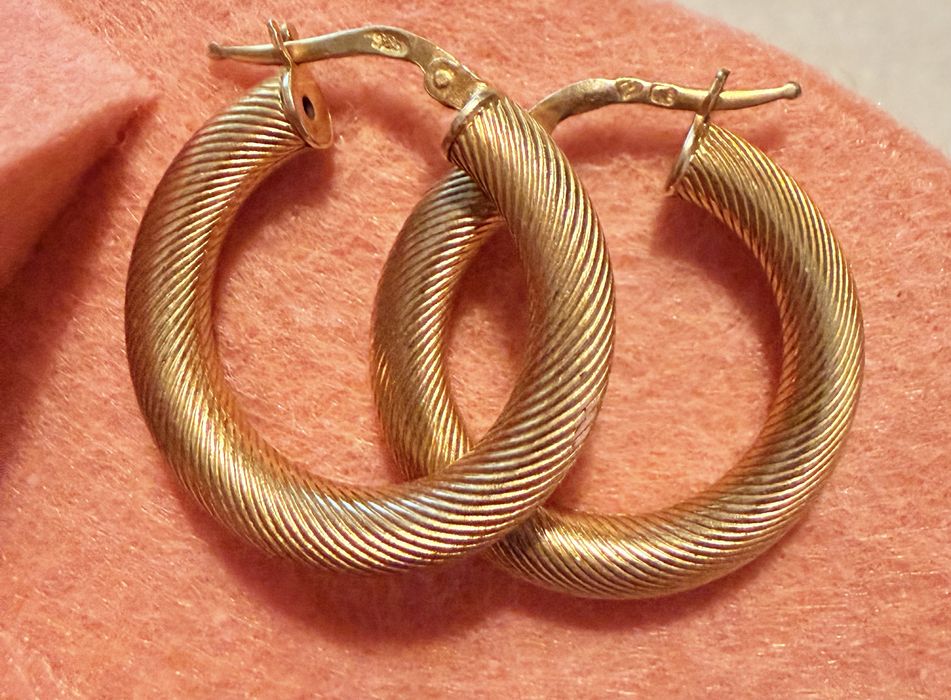 Brincos- argolas em prata dourada-novos- peso: 4,24gr