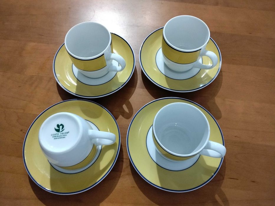 4 Chávenas de café em porcelana fina marca Costa verde porcelana.