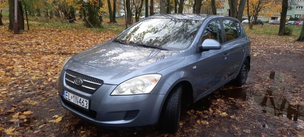 Kia Ceed Bezwypadkowy, drugi właściciel, kupiony w salonie, pełna dokumentacja