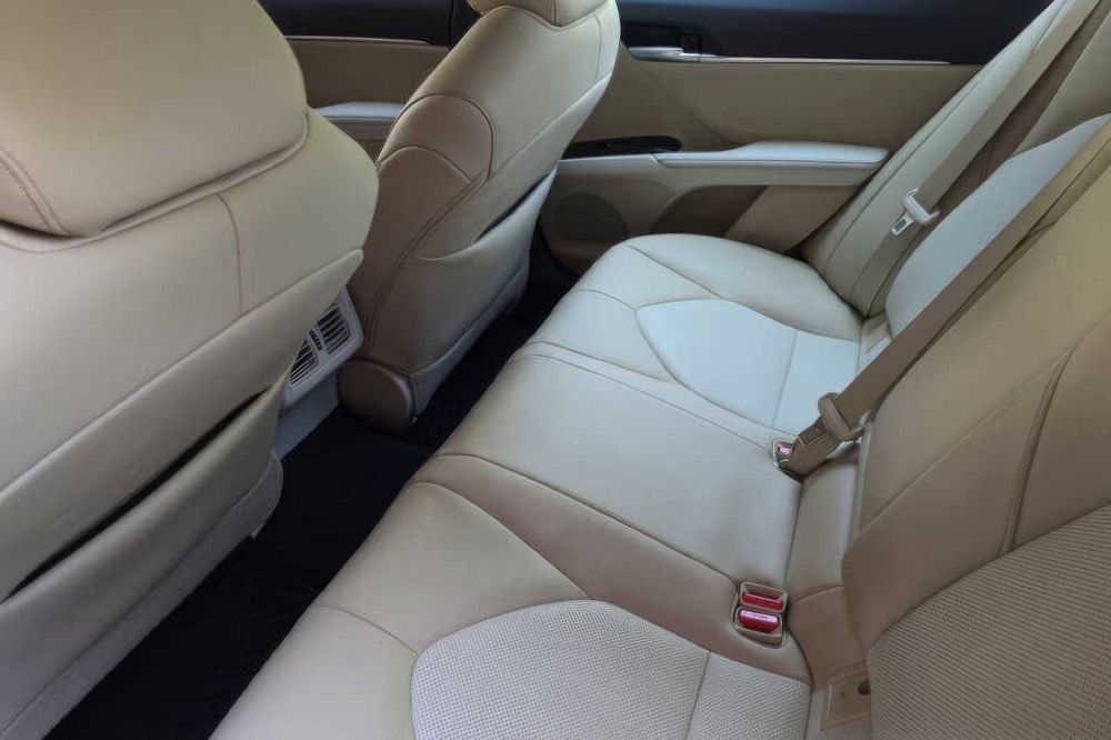 Toyota Camry Hybrid XLE      2020